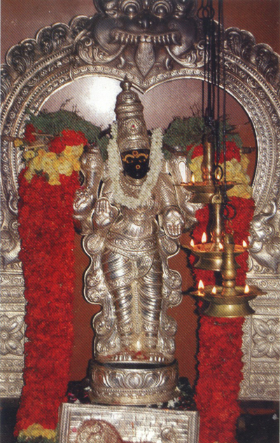 Sri Pallikondeshwara swamy temple at Suruthapalli. Parvathi held the poison in the throat she is called as `Sarvamangalabigar In Surutapalli.